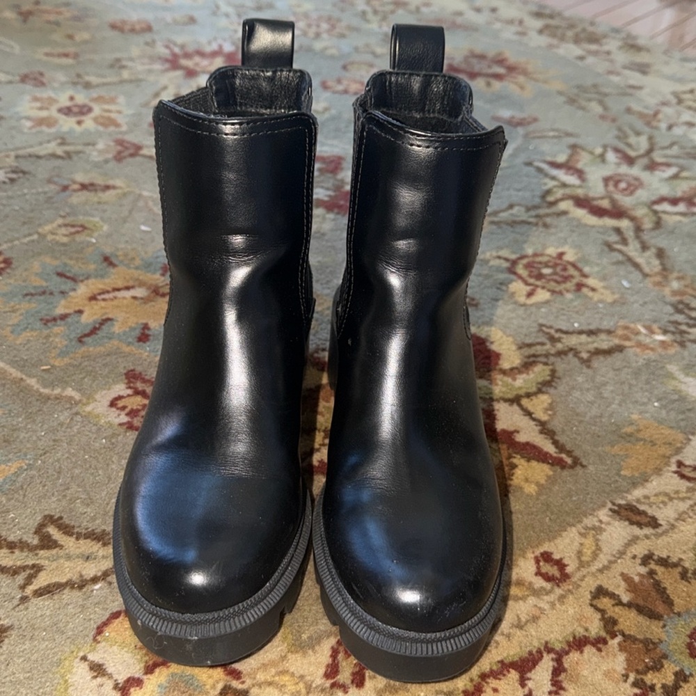 Universal Thread Boots